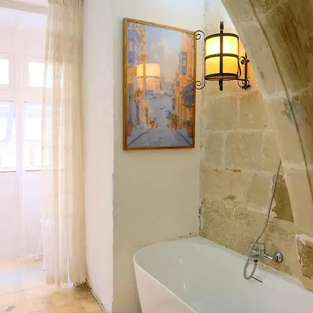 Beautiful Maisonette In Picturesque Stairs Apartman