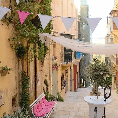 Beautiful Maisonette In Picturesque Stairs Valletta
